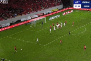 333体育|电竞-官方网站-险些5-1！海港禁区内一片混乱李扬扫射破门，但边裁举旗示意越位