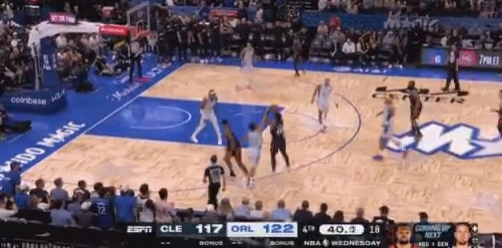 333体育|电竞-官方网站-骑士连进5个三分追到2分了！米切尔接哈登传球借掩护干拔三分轰进